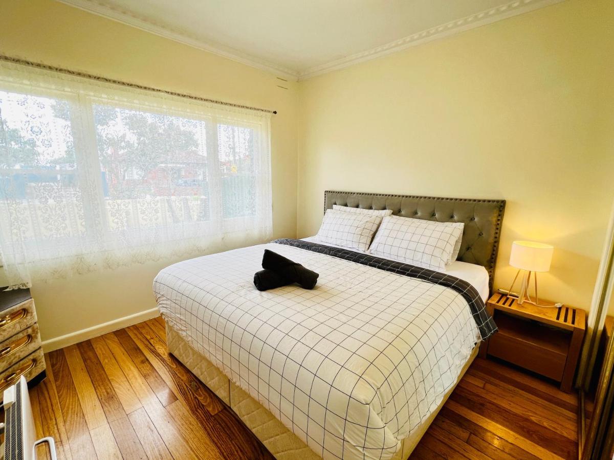 Cosy 4Br Home 15 Minutes Away From Melbourne Airport St Albans Exterior photo